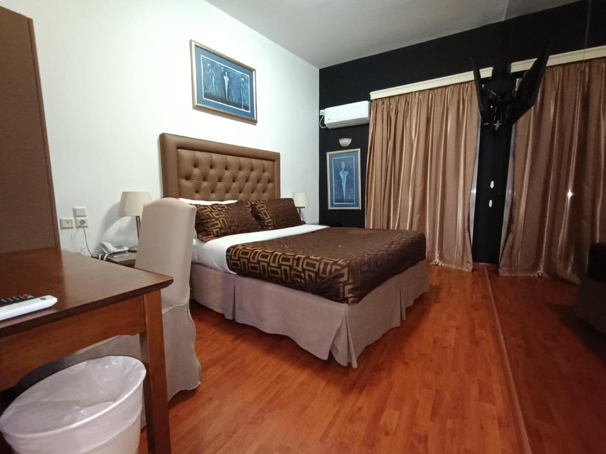 Queens Leriotis Hotel Piraeus Luaran gambar